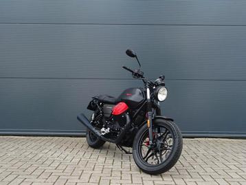 Moto Guzzi V7 III Carbon 2019 weinig km nette staat V 7 beschikbaar voor biedingen