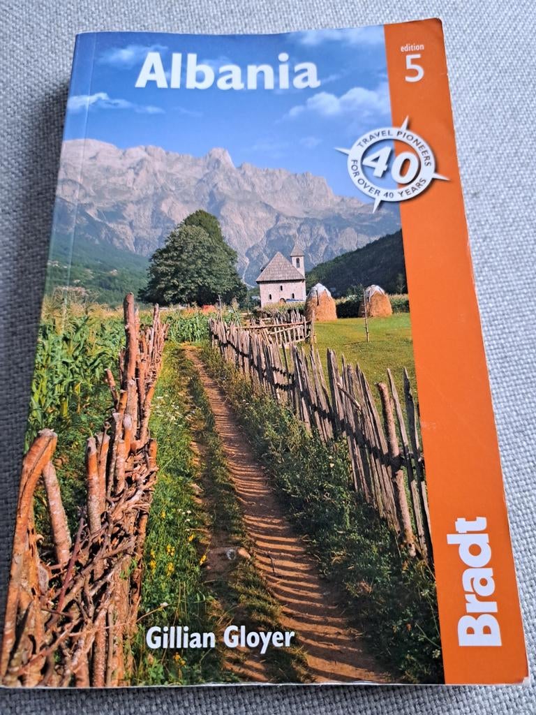 Bradt reisgids Albanië., Boeken, Overige merken, Europa, Ophalen of Verzenden, Zo goed als nieuw