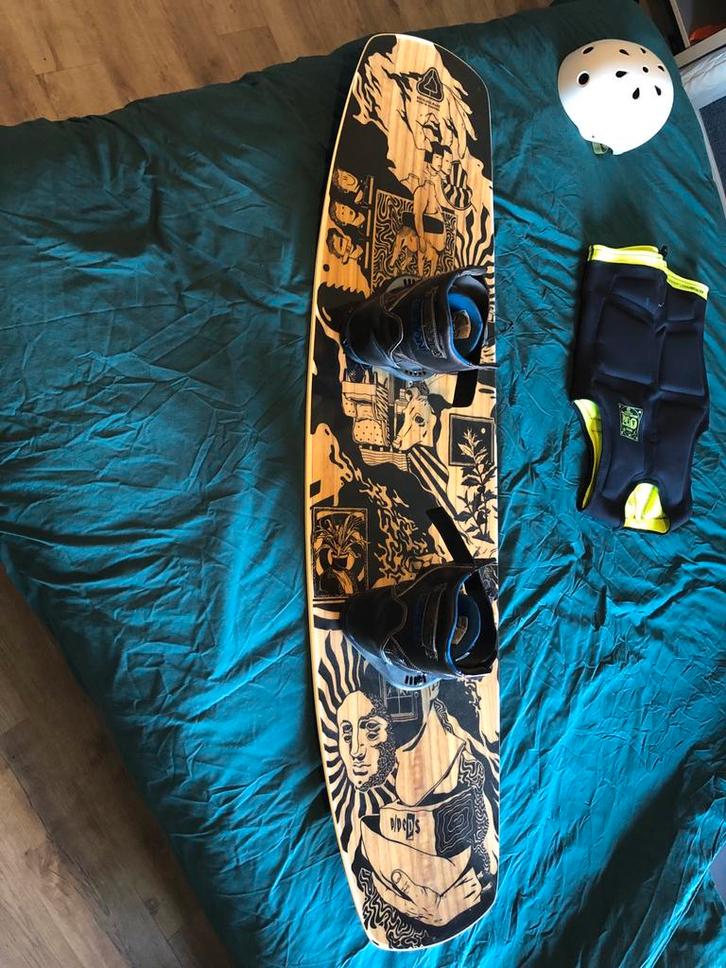 Wakeboard Set: Board, Helm & Impact Vest, Watersport en Boten, Wakeboarden, Gebruikt, Board en Schoenen, Ophalen