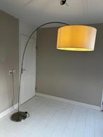 Booglamp met witte kap, Huis en Inrichting, Lampen | Vloerlampen, Ophalen, Gebruikt, Metaal, Modern