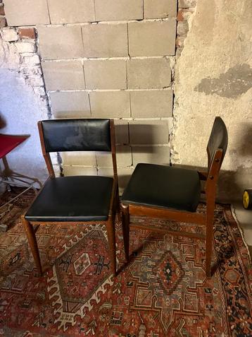 Vintage Houten Stoelen Set van Twee beschikbaar voor biedingen