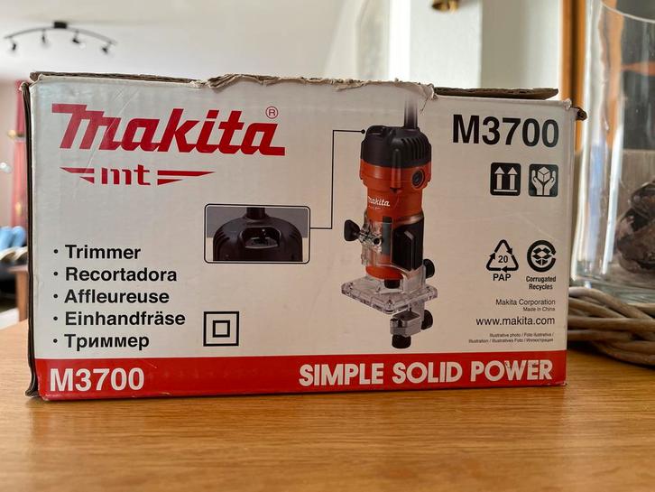 Makita Kantentrimmer + Freesjes - Zo goed als nieuw!, Doe-het-zelf en Verbouw, Gereedschap | Freesmachines, Zo goed als nieuw