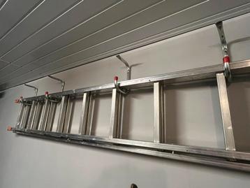 Uitschuifbare ladder - Handig voor klussen! beschikbaar voor biedingen