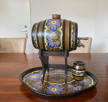 Antiek likeur set plateel beschikbaar voor biedingen