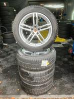 19 inch originele Porsche Macan velgen met winterbanden., Auto-onderdelen, Banden en Velgen, Gebruikt, 255 mm, Banden en Velgen