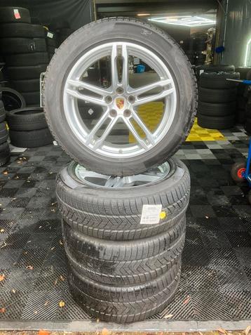 19 inch originele Porsche Macan velgen met winterbanden. beschikbaar voor biedingen