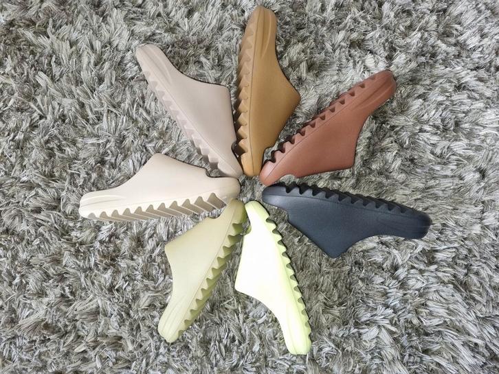 Yeezy Slides (Diverse kleuren & maten), Kleding | Heren, Schoenen, Nieuw, Slippers, Overige kleuren, Ophalen of Verzenden