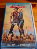 Vhs  crocodile dundee 2, Cd's en Dvd's, VHS | Film, Alle leeftijden, Verzenden, Gebruikt