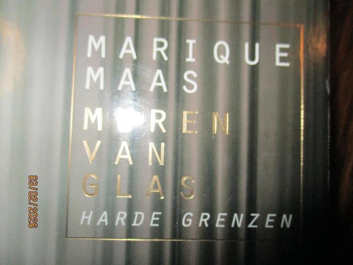Muren van glas - Harde grenzen Marique Maas 9789041424204 #, Boeken, Romans, Gelezen, Ophalen of Verzenden