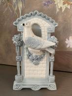 Vintage Vaasje met Duif - 15 cm, Gebruikt, Wit, Aardewerk of Porselein, Ophalen of Verzenden