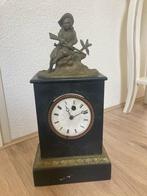 antiek zwart marmeren en zinken klok pendule jager, Antiek en Kunst, Ophalen
