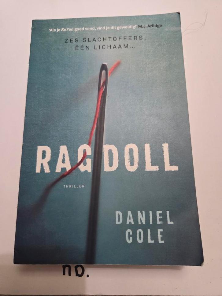 Daniel Cole - Ragdoll, Boeken, Thrillers, Zo goed als nieuw, Ophalen of Verzenden