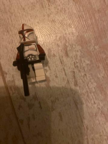 Lego star wars clone captain minifiguur beschikbaar voor biedingen