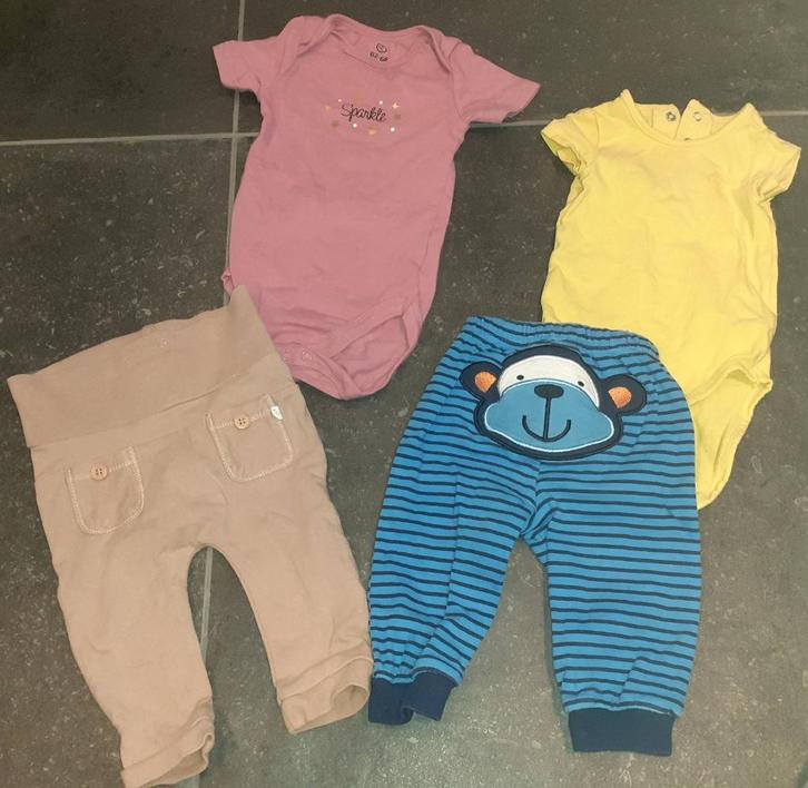 Baby kleding meisje 4 stuks 62-68, Kinderen en Baby's, Babykleding | Maat 62, Zo goed als nieuw, Meisje, Setje, Verzenden