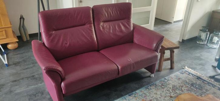 Prominent bankstel 2 en 2,5 zits. Kleur bordeaux rood, Huis en Inrichting, Banken | Bankstellen, Gebruikt, Rechte bank, Vierpersoons of meer