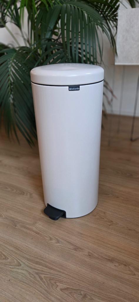 Brabantia prullenbak 30L soft beige, Huis en Inrichting, Woonaccessoires | Prullenbakken, Zo goed als nieuw, 50 tot 75 cm, 30 tot 40 liter