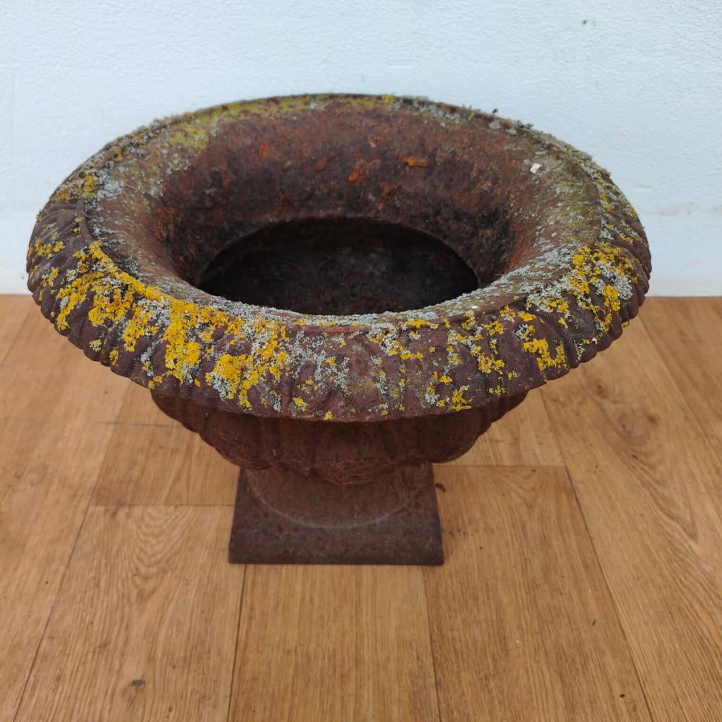 Vintage gietijzeren tuinvaas, plantenbak bloembak, Tuin en Terras, Bloembakken en Plantenbakken, Valkenswaard, Gebruikt, Minder dan 30 cm