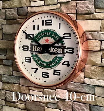  mancave cafe  rood koperen Heineken klok met bol glas . beschikbaar voor biedingen