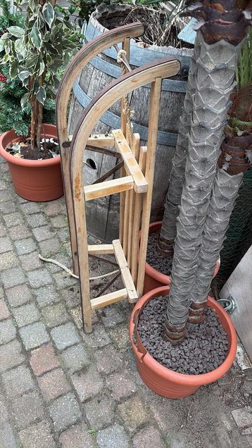 Orginele houten slee beschikbaar voor biedingen