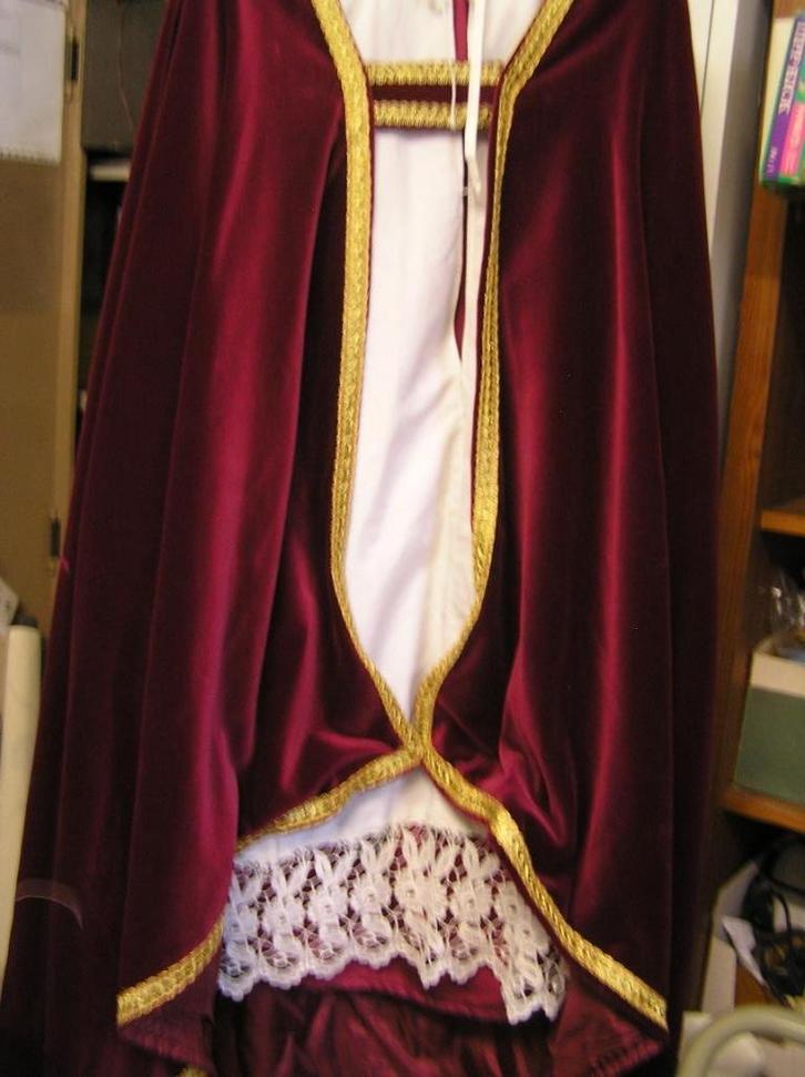 Sinterklaas costuum - mantel-onderrok-toga-stola-mijter, Diversen, Sinterklaas, Zo goed als nieuw, Ophalen of Verzenden