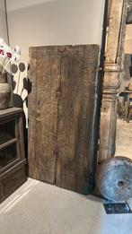 Oude deur met hout snijwerk uit India, Ophalen