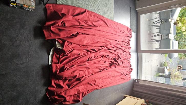 Zware kwaliteit gordijn: wijnrood en verduisterend, Huis en Inrichting, Stoffering | Gordijnen en Lamellen, Gebruikt, 200 cm of meer