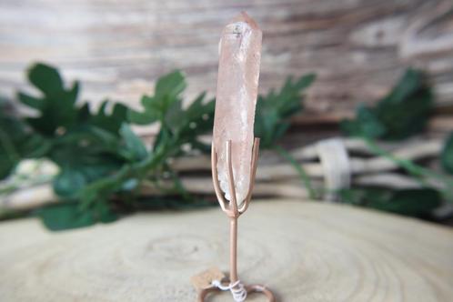 Pink Scarlett Lemurian puntje op standaard 8, Verzamelen, Mineralen en Fossielen, Mineraal, Ophalen of Verzenden