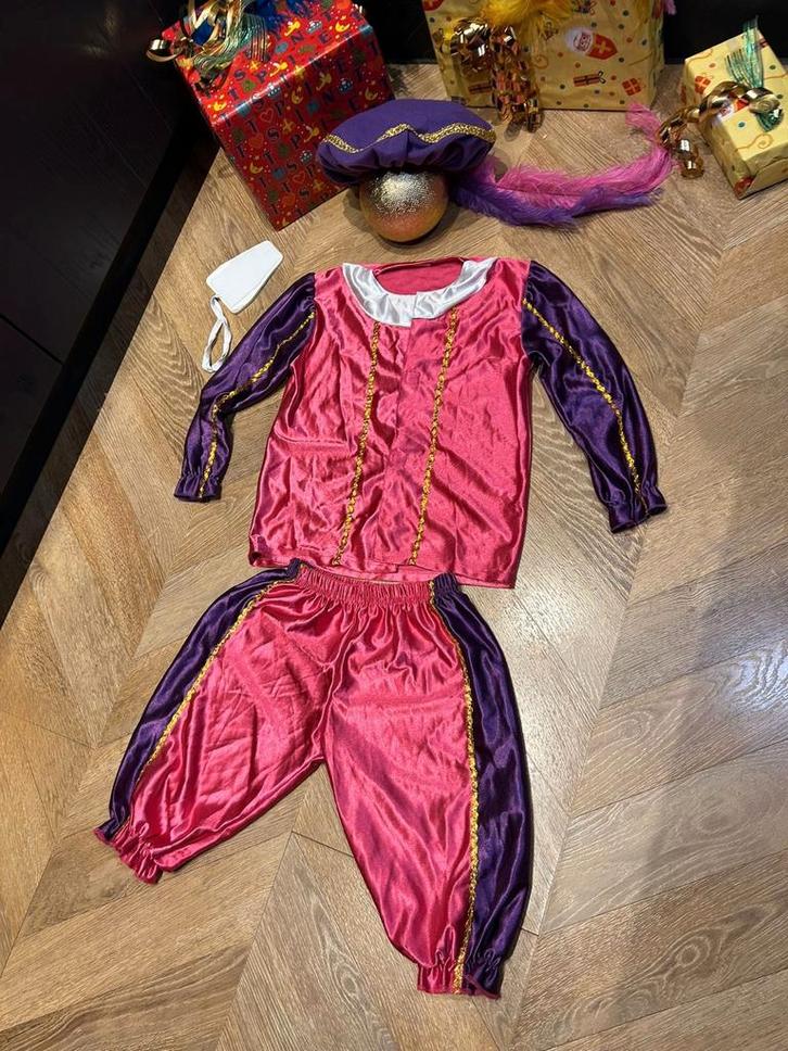 Pietenpak paars roze maat 110 meisje als nieuw Sinterklaas, Diversen, Sinterklaas, Nieuw, Ophalen of Verzenden