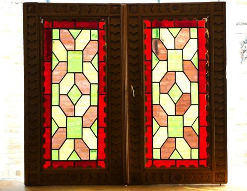 2 Antieke glas in lood ramen met omlijsting / deurtjes hout, Antiek en Kunst, Curiosa en Brocante, Ophalen of Verzenden