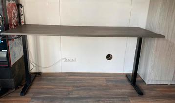 Slingerverstelbare zit sta bureau 200x80 beschikbaar voor biedingen