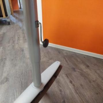 Kinnarps  bureau met slinger en kabelgoot 180x90xH62-82,24st - afbeelding 7