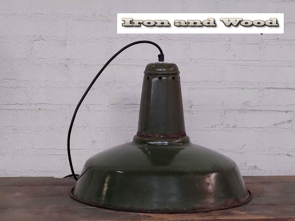 Groene emaille oude vintage hanglamp D45 H32, Huis en Inrichting, Lampen | Hanglampen, Ophalen of Verzenden, Gebruikt, Stoer, emaille, oud, vintage, groen, landelijk