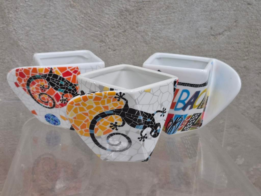 3 x vierkante gevormde mokken Bilbao en Barcelona gaudi, Verzamelen, Ophalen of Verzenden, Porselein, Kop en/of schotel