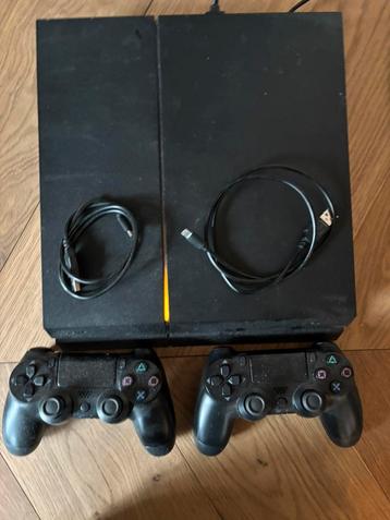 Playstation 4 met 2 controllers beschikbaar voor biedingen
