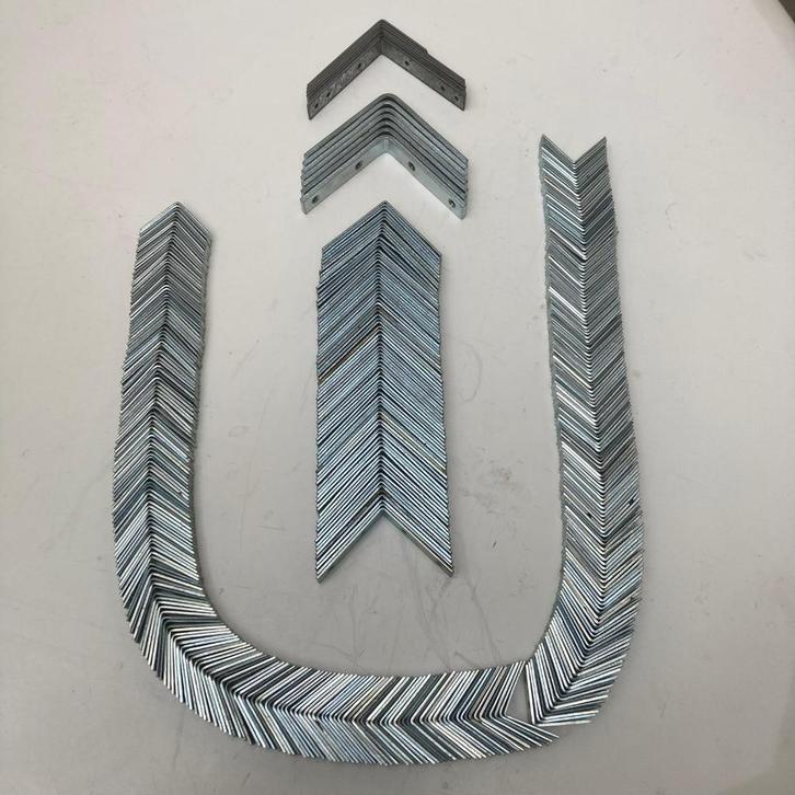 Collectie stoelhoeken of hoekankers in 3 maten te koop, Doe-het-zelf en Verbouw, IJzerwaren en Bevestigingsmiddelen, Zo goed als nieuw