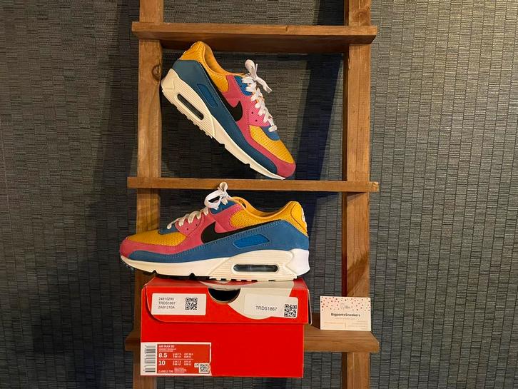 Nike Air Max 90 EU 42 Simpsons Multicolor Suede, Kleding | Dames, Schoenen, Zo goed als nieuw, Sneakers of Gympen, Geel, Ophalen of Verzenden