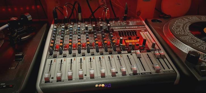 behringer xenyx QX1222USB mengpaneel, Muziek en Instrumenten, Mengpanelen, Zo goed als nieuw, Ophalen of Verzenden