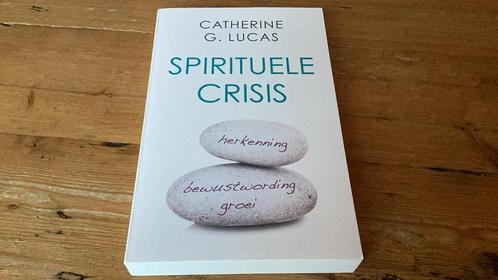 SPIRITUELE CRISIS - Catherine G. Lucas (nieuwe paperback)., Boeken, Esoterie en Spiritualiteit, Zo goed als nieuw, Spiritualiteit algemeen