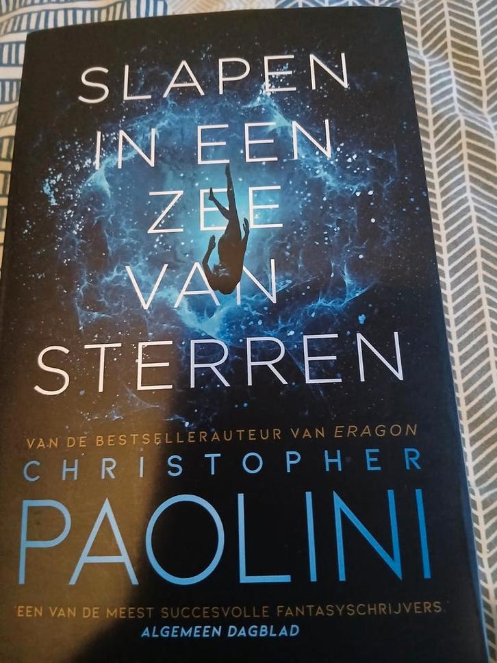 Slapen in een zee van sterren - Christopher Paolini, Boeken, Fantasy, Zo goed als nieuw, Ophalen of Verzenden
