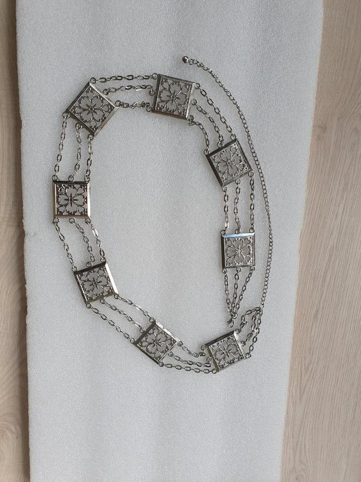 Zilverkleurige ketting riem van metaal., Kleding | Dames, Riemen en Ceinturen, Zo goed als nieuw, Tailleriem, 90 tot 100 cm, Minder dan 3 cm