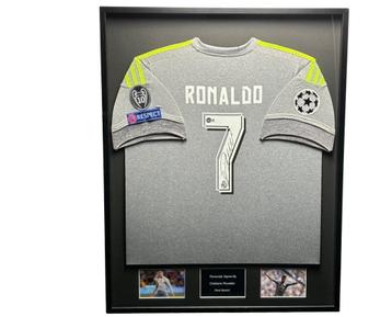 Cristiano Ronaldo Real Madrid 15/16 ingelijst uit shirt beschikbaar voor biedingen