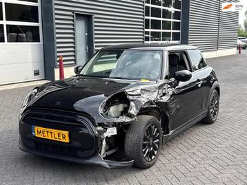Mini Mini 1.5 Cooper Essential, camera, PDC, head up beschikbaar voor biedingen