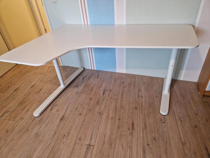 Ikea Bekant hoekbureau, Huis en Inrichting, Bureaus, Zo goed als nieuw, Bureau, In hoogte verstelbaar, Ophalen