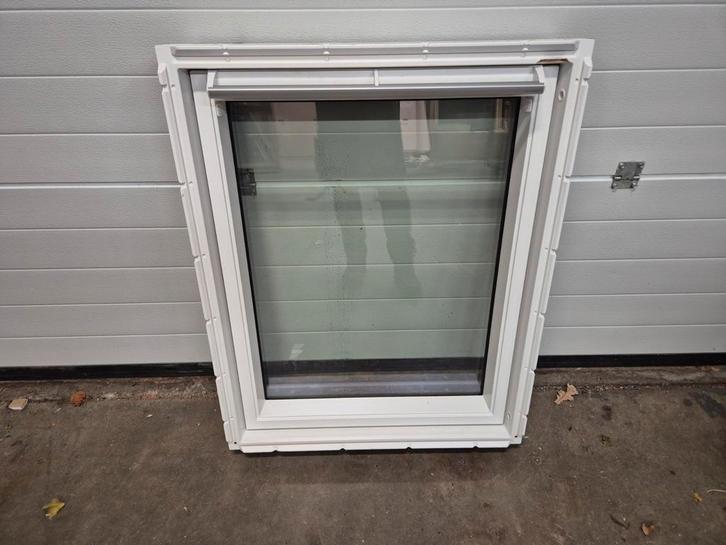 Velux dakraam GGU Mk04 0070   78x98 incl gootstukken, Doe-het-zelf en Verbouw, Glas en Ramen, Zo goed als nieuw, Dakraam, Minder dan 80 cm