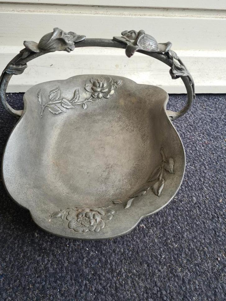 Antieke Tinnen Fruitschaal met Roosmotief, Antiek en Kunst, Antiek | Tin, Ophalen of Verzenden