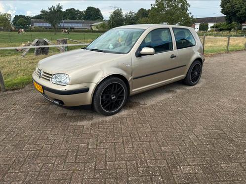 Volkswagen Golf 1.4 55KW 2001 Beige, Auto's, Volkswagen, Particulier, Golf, Bluetooth, Centrale vergrendeling, Mistlampen, Radio