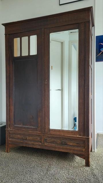Kast 130x50x205 beschikbaar voor biedingen