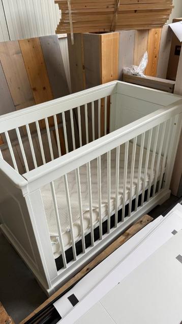 Kinderbedje met matras + Aerosleep hoes – zo goed als nieuw! beschikbaar voor biedingen