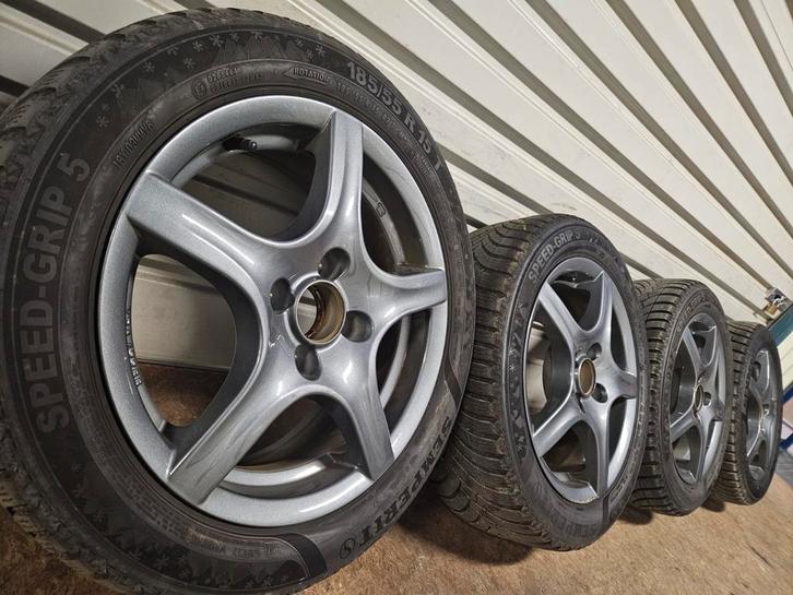 15 inch Vw Up Mii Toyota Aygo C1 107 velgen banden 4x100, Auto-onderdelen, Banden en Velgen, Velg(en), Winterbanden, 15 inch, 185 mm