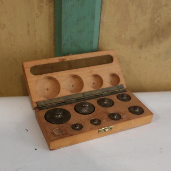 Gewichten weegschaal origineel set met kistje 2 tot 100 gram, Antiek en Kunst, Antiek | Gereedschap en Instrumenten, Ophalen of Verzenden